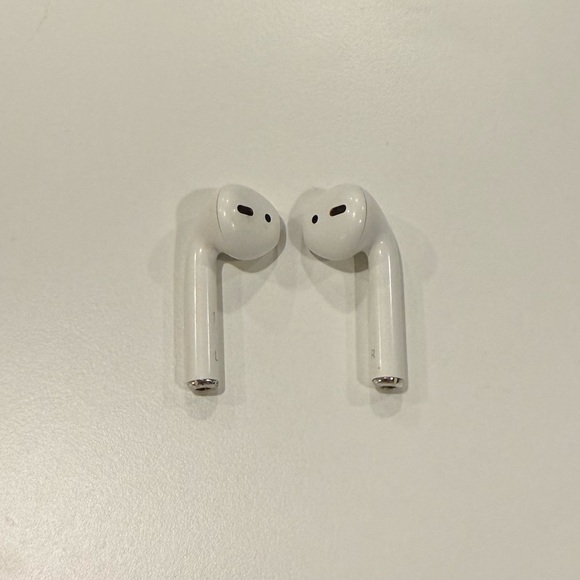 First Generation AirPods - Picture 5 of 8
